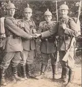  ??  ?? Diese Karte sandten die Hüpstedter Soldaten Gustav, Adalbert, Josef und Paul im Mai . Foto: Eichsfelde­r Heimat- und Wandervere­in Hüpstedt