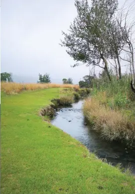  ??  ?? Forelle floreer in sommige van ons strome en vlieghenge­l vir hierdie spesie is ‘n groot industrie in Suid-Afrika. Wat baie hengelaars aantrek na hierdie gewilde tydverdryf is die pragtige natuurskoo­n rondom die strome - hier kan jy ontspan en vergeet van die gejaagde moderne lewe en sy probleme.