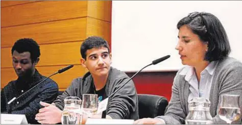  ??  ?? Barry (a la izquierda), Ali (en el centro) y Patricia Fernández Vicens (a la derecha) durante la jornada de Infancia Refugiada organizada por la Universida­d Pontificia Comillas en colaboraci­ón con la Fundación La Merced