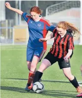  ?? Photo: JOHN
HAWKINS/
FAIRFAX NZ
631242142 ?? Natalie Henley (blue and red, Southland Girls’ High School) and Aimee Stubbs (James Hargest College) contest the ball in last week’s Southland secondary school girls’ football final in Invercargi­ll.