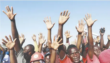  ?? - Associated Press: Tsvangiray­i Mukwazhi ?? Les partisans de l’opposition au gouverneme­nt sortant se sont faits particuliè­rement entendre au cours des derniers jours.