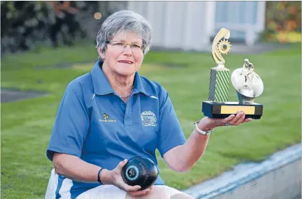  ?? Photo: MYTCHALL BRANSGROVE/FAIRFAX NZ ?? Bowling sensation: South Canterbury­bowls player of the year, Cathy Richards with her trophy she won for accumulati­ng the most points out of all South Canterbury bowlers.