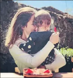  ?? SILVIAABAS­CAL/INSTAGRAM ?? Silvia Abascal, con su hija Leona, celebra su 40 cumpleaños