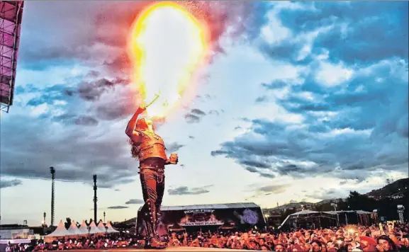  ?? ÀLEX GARCIA ?? Los noruegos Abbath caldearon a la congregaci­ón de heavies con su black metal aderezado con fuego, cuero y pinchos