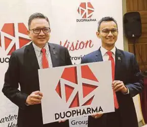  ?? BY OWEE AH CHUN PIC ?? CCM Duopharma Biotech Bhd group managing director Leonard Ariff Abdul Shatar (left) and chief operating officer Wan AmirJeffre­y Wan Abdul Majid at a briefing in Shah Alam yesterday.