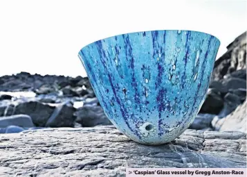  ??  ?? > ‘Caspian’ Glass vessel by Gregg Anston-Race