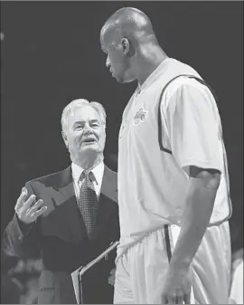  ?? Vince Compagnone Los Angeles Times ?? TEX WINTER earned praise from star players such as Shaquille O’Neal, who bought into the longtime NBA assistant’s team-first approach.