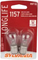  ??  ?? A single #1157 automotive taillight bulb draws about 2 amps and can be used as a discharge load.