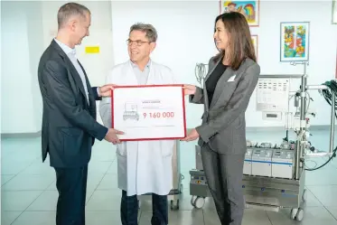  ??  ?? LOZHKIN AND wife Nadia presents a donation of medical equipment to Dr. Ilya Yemets, head of the Ukrainian Center for Pediatric Cardiology and Cardiac Surgery. The equipment was purchased with proceeds from the Art for Life charity auction.