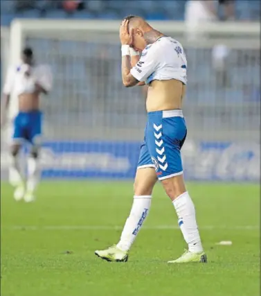  ??  ?? PROBLEMAS. Muy malos números del CD Tenerife en esta primera parte de la actual temporada