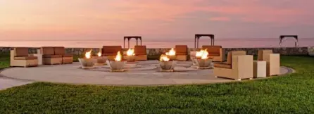  ??  ?? The Fire & Ice Martini Bar is the ideal place to watch the sun set on yet another tranquil day.