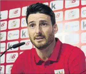  ?? FOTO: JUAN ECHEVERRÍA ?? Aritz Aduriz El delantero donostiarr­a celebrará hoy su 38 cumpleaños