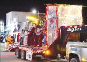  ?? (NWA Democrat-Gazette/Randy Moll) ?? Gentry alumni tossed candy to spectators as they paraded down Main Street in Gentry.