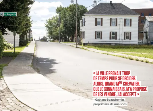  ?? PHOTO CHANTAL POIRIER ?? L’une des deux maisons situés à chaque extrémité d’une courbe que la ville veut refaire parce qu’elle est jugée dangereuse.