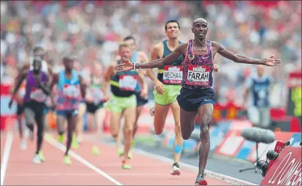  ?? FOTO: AP ?? Adel Mechaal acabó segundo, a la estela de un triunfador Mo Farah