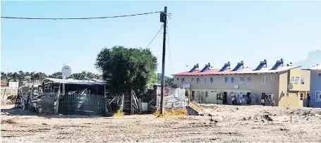  ?? Picture: PHANDO JIKELO ?? GOING NOWHERE: The N2 Gateway housing project has been delayed because four families are refusing to make way for the constructi­on of low-cost houses.