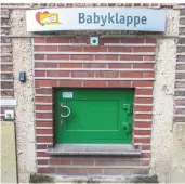  ?? RP-FOTO: CREI ?? Die Babyklappe an der Helios St. Johannes Klinik in Hamborn. Hier wurden seit 2001 insgesamt 19 Säuglinge abgelegt.
