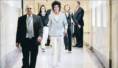  ?? MATT ROURKE / AP ?? Andrea Constand –a la foto, ahir al jutjat– és qui ha portat Bill Cosby al banc dels acusats