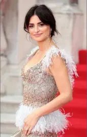  ??  ?? PENÉLOPE CRUZ Die Schauspiel­erin feiert am 28. April ihren 47. Geburtstag