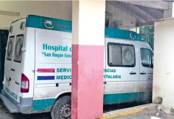  ??  ?? La ambulancia del hospital que solamente se puede utilizar en horas de la mañana.