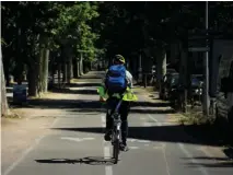  ??  ?? Certaines voies cyclables des quais du Rhône devraient être intégrées à la première ligne du Réseau Express Vélo prévue pour 2026.