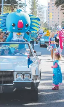  ?? Picture: GLENN HAMPSON ?? McKenna Austin meets Games mascot Borobi at the Superhero Parade at Broadbeach in April.