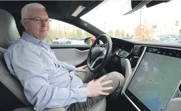  ?? NICK PROCAYLO ?? Bruce Sharpe’s Tesla Model S is equipped with an autopilot feature that can track lanes and surroundin­g traffic, but it’s still a long way off from being fully autonomous.