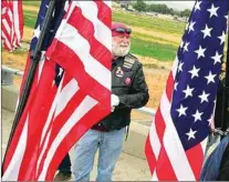  ?? NICK SMIRNOFF / FOR TEHACHAPI NEWS ?? Wreaths Across America local organizer and Army veteran Jim Jacobs welcomes more than three dozen proud flag-waving participan­ts who gathered to remember 9/11.