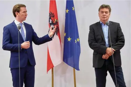  ?? © belga ?? De afstand tussen ÖVPvoorzit­ter Sebastian Kurz (l.) en Werner Kogler van Die Grünen leek niet onoverbrug­baar.