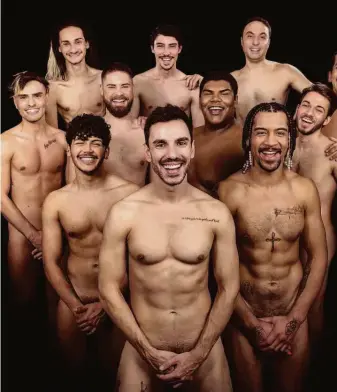  ?? Caio Gallucci/divulgação ?? Atores de ‘Naked Boys Singing!’, em cartaz no Teatro Sérgio Cardoso ; ‘Foi mais fácil do que eu pensava’, diz um dos artistas