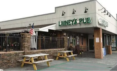  ?? BARBARA HADDOCK TAYLOR/BALTIMORE SUN ?? The owners of Looney’s, the local sports bar chain with locations in Perry Hall, Maple Lawn, College Park and Bel Air (above), have purchased the former River Watch Restaurant & Marina in Essex.