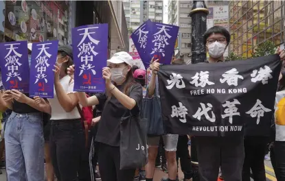  ?? FOTO: VINCENT YU/TT-AP ?? ■
Tusentals protestera­r mot förslaget om en ny säkerhetsl­ag i Hongkong.