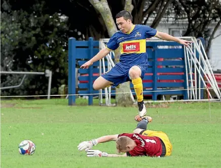  ??  ?? Papakura City goal keeper Josh Shackleton denies Manurewa’s Josh Ming. See more photos on P28.