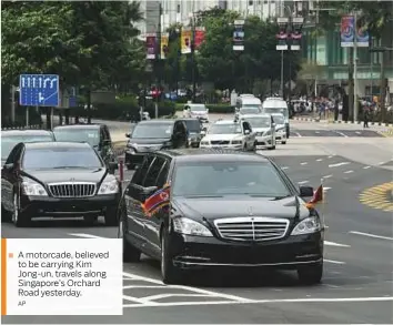  ?? AP ?? A motorcade, believed to be carrying Kim Jong-un, travels along Singapore’s Orchard Road yesterday.