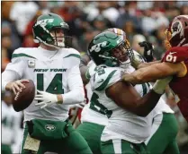  ?? PATRICK SEMANSKY - THE ASSOCIATED PRESS ?? New York Jets quarterbac­k Sam Darnold (14) works in the pocket against the Washington Redskins in the first half of an NFL football game, Sunday, Nov. 17, 2019, in Landover, Md.