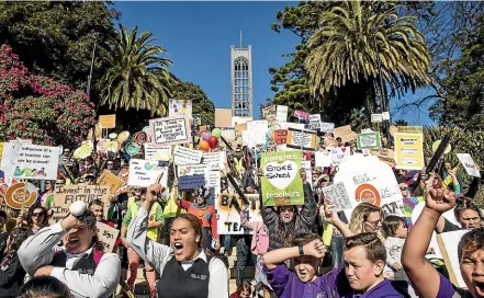  ?? BRADEN FASTIER/STUFF ?? Hundreds of teachers, parents and students gathered at the Church Steps on Trafalgar St, Nelson, during the national teachers’ strike.