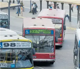  ??  ?? Enero difícil. Las subas de precios complican las metas inflaciona­rias.