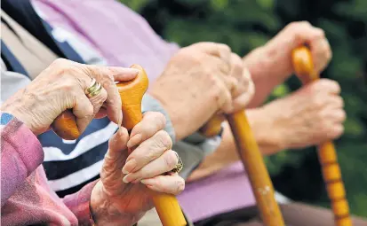  ??  ?? Die Gerüchte um den Tod des Pensionssy­stems sind verfrüht. Glaubt man Prognosen der EU-Kommission, werden die Renten nicht künftig unleistbar, sondern sind nur heute schon sehr teuer.