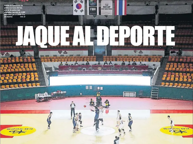  ?? FOTO: AP ?? Partido de baloncesto sin público en Corea del Sur, uno de los países más afectados, con más de 4.000 infectados por el COVID-19 y 26 muertes