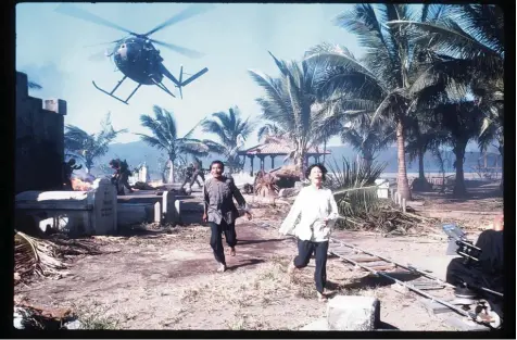  ?? Foto: Getty ?? Im großen amerikanis­chen Vietnamkri­egsdrama sind die Vietnamese­n mehr als nur Statisten: am Drehort von „Apocalypse Now“.