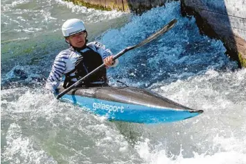  ?? Foto: Marianne Stenglein ?? Elisabeth Micheler Jones fühlt sich auf dem Eiskanal noch immer wohl, wie hier beim Training im vergangene­n Jahr unter der Bogenbrück­e.