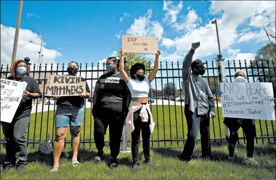  ?? KYLE TELECHAN/POST-TRIBUNE PHOTOS ?? Protesters outside the Hammond Police Department Saturday hold signs bearing the names of black Americans who have been killed by police.