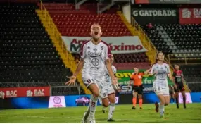  ?? Prensa saprissa ?? Katherine Alvarado marcó doblete para el Saprissa, en el clásico que Alajuelens­e ganó el miércoles pasado 3-2.