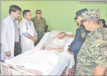  ??  ?? El suboficial Víctor Martínez sigue postrado en cama.