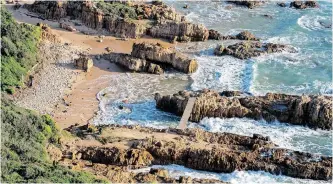  ?? ?? THE Garden Route takes in the towns of Mossel Bay, George, Wilderness, Knysna and Plettenber­g Bay.