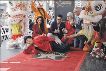  ?? Kevin Winter Getty Images ?? HONG, center, with Hollywood Chamber of Commerce Chair Lupita Sanchez Cornejo, from left, Daniel Dae Kim, Jamie Lee Curtis and L.A. City Councilmem­ber Mitch O’Farrell at Hong’s Walk of Fame ceremony.