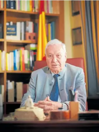  ?? // JOSÉ RAMÓN LADRA ?? Margallo, durante su entrevista con ABC