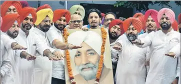  ?? HT PHOTO ?? Congress leaders during a function to mark 23rd death anniversar­y of former chief minister Beant Singh in Chandigarh on Friday.