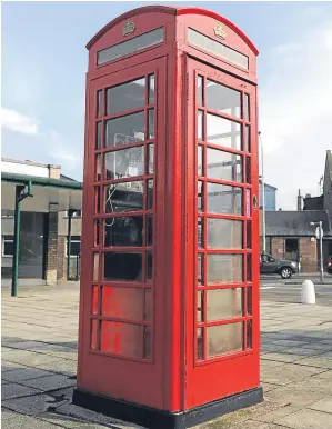  ?? Picture: Kim Cessford. ?? A public phone box in the East Port in Forfar.