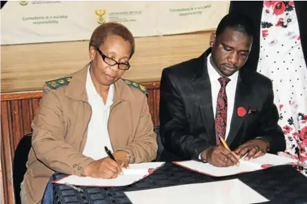  ?? Picture: SIVENATHI GOSA ?? SECOND CHANCES: Acting regional commission­er Nozipiwo Dumbela, left, and Nicro area manager Antony Chakuwamba sign the renewal service level agreement at the Ex-Offender Programme launch last week